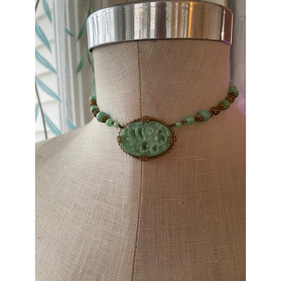 Vintage 1930s Green Molded Peking Glass Beaded Pendant Uranium Beads - Picture 13 of 16